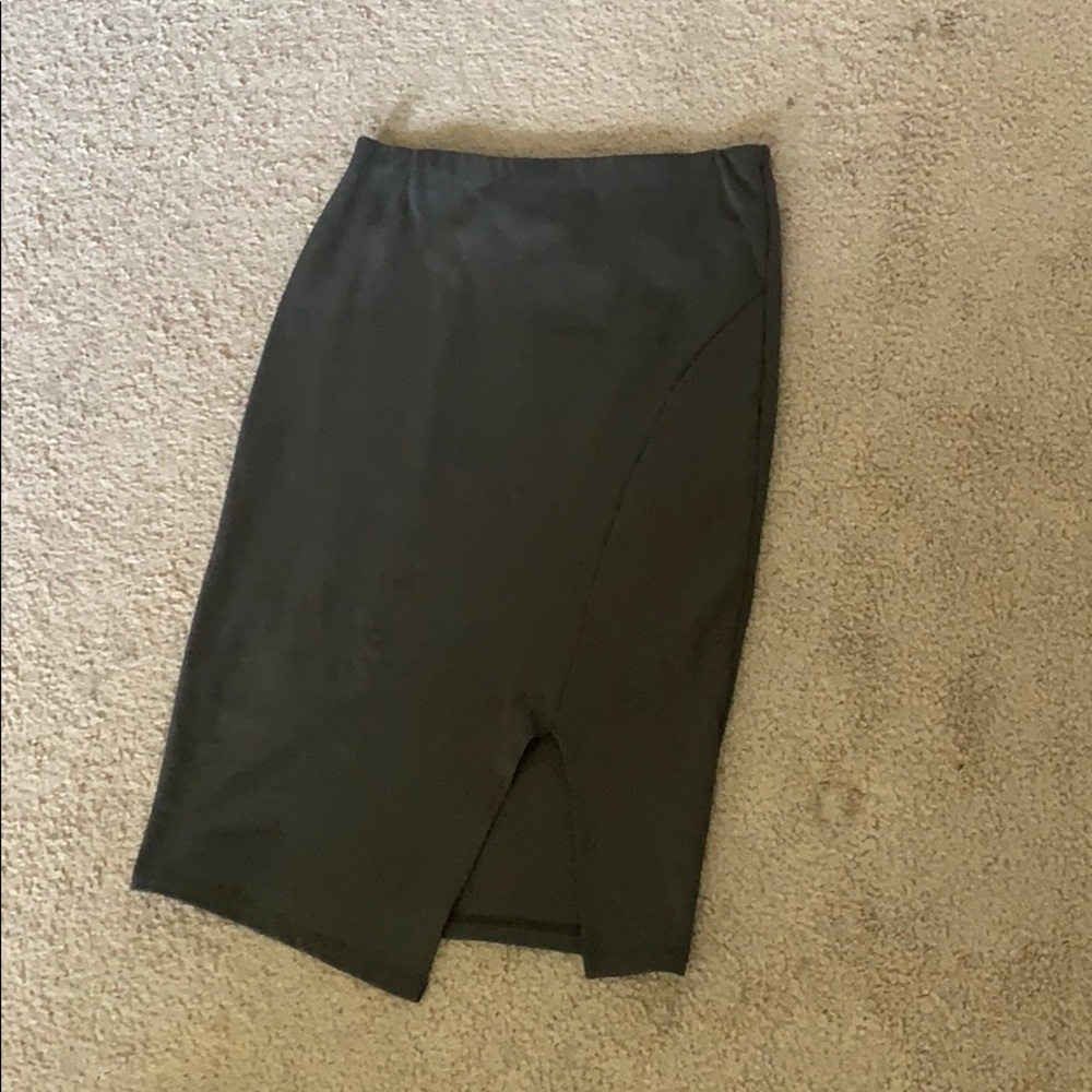 Dark grey pencil squirt